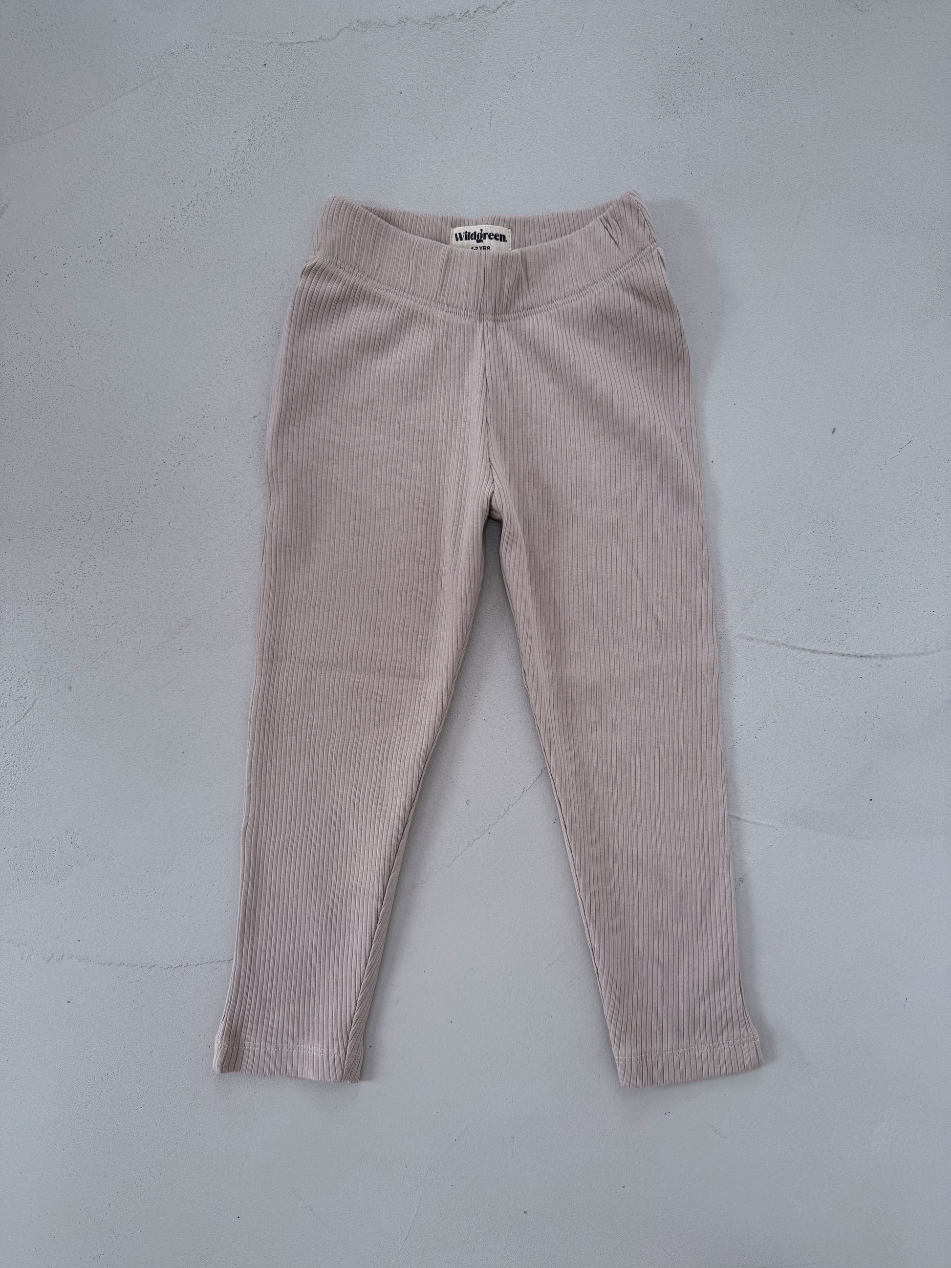 Neutral organic cotton ribbed premium leggings. Sustainable unisex kidswear.